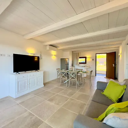 223 Seafront Apartment With Beach Access In Baja Sardinia - By Coral Property Lejlighed Baja Sardinia