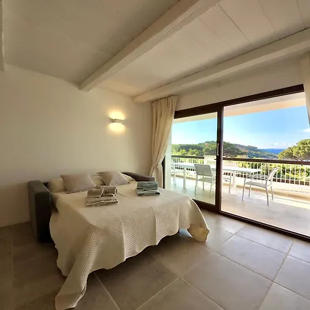 Lejlighed 223 Seafront Apartment With Beach Access In Baja Sardinia - By Coral Property