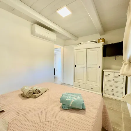 223 Seafront Apartment With Beach Access In Baja Sardinia - By Coral Property