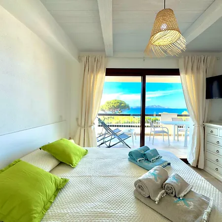 223 Seafront Apartment With Beach Access In Baja Sardinia - By Coral Property Lejlighed