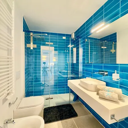 Lejlighed 223 Seafront Apartment With Beach Access In Baja Sardinia - By Coral Property Baja Sardinia