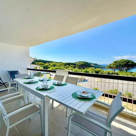 223 Seafront Apartment With Beach Access In Baja Sardinia - By Coral Property Lejlighed Baja Sardinia