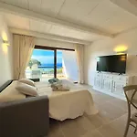 223 Seafront With Access In - By Coral Apartman